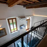 Апартаменты New 2024 - Ancient - Where Classic Style Meets Modern Design And Comforts - Larihome A40 Граведона