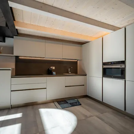 Apartment New 2024 - Ancient - Where Classic Style Meets Modern Design And Comforts - Larihome A40 *